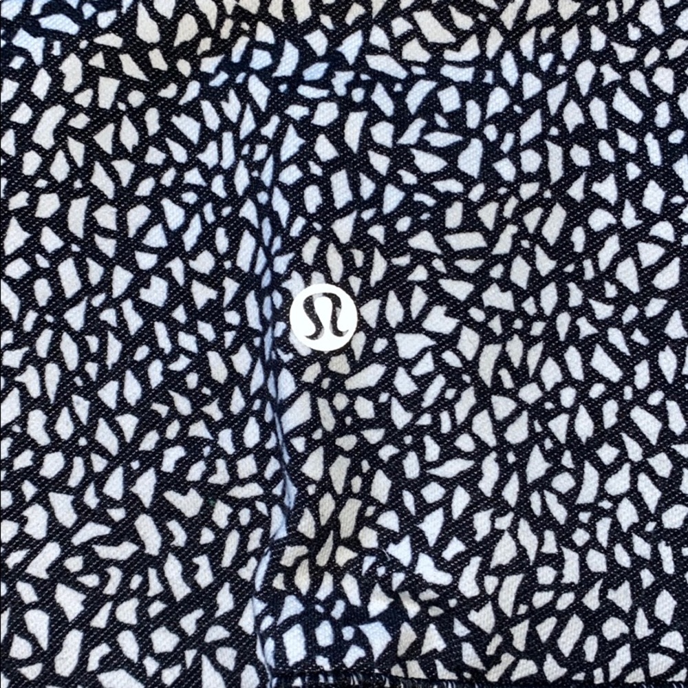 LuLu Lemon Size 2 Leggings - Picture 2 of 3